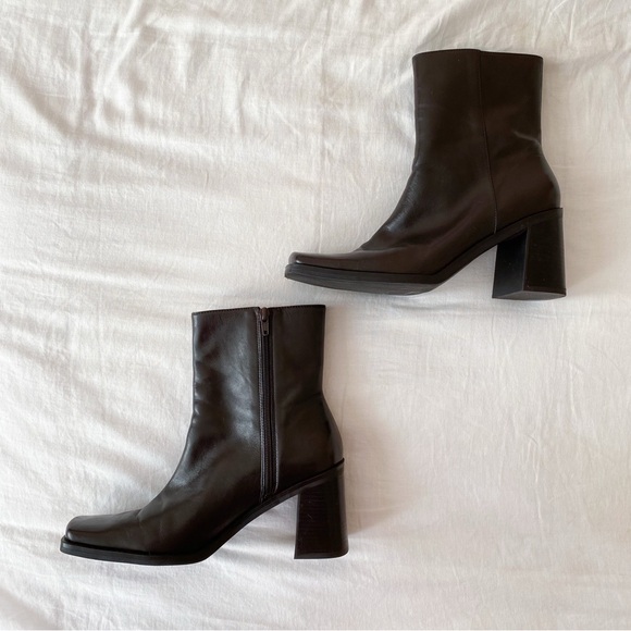 Vintage Brown Leather Ankle Boots - Picture 3 of 6